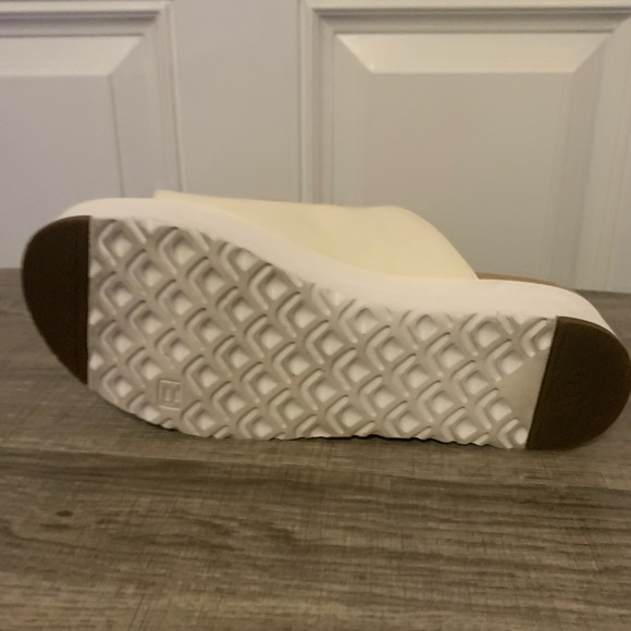 Ugg. Hanneli Platform Sandals. 9.5 White with pink stitching. Gently used. - Picture 7 of 14